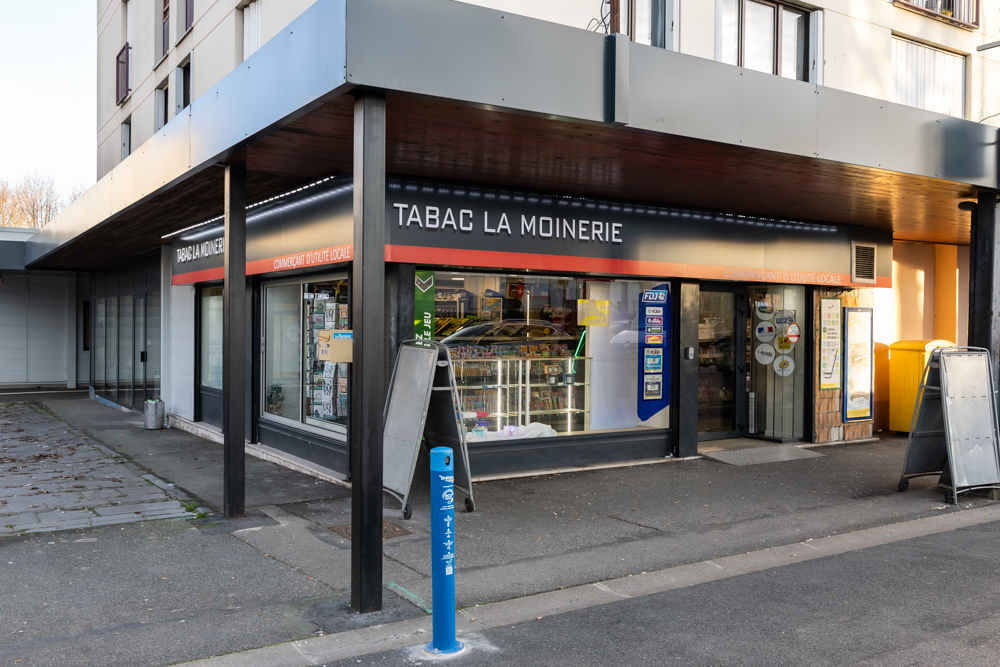 Vitrine du Tabac de la moinerie à bretigny